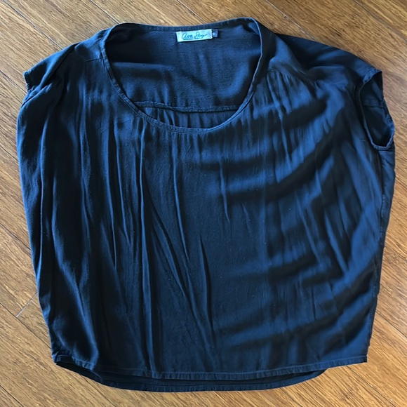 AVA Sky black flowy shirt - Picture 2 of 5